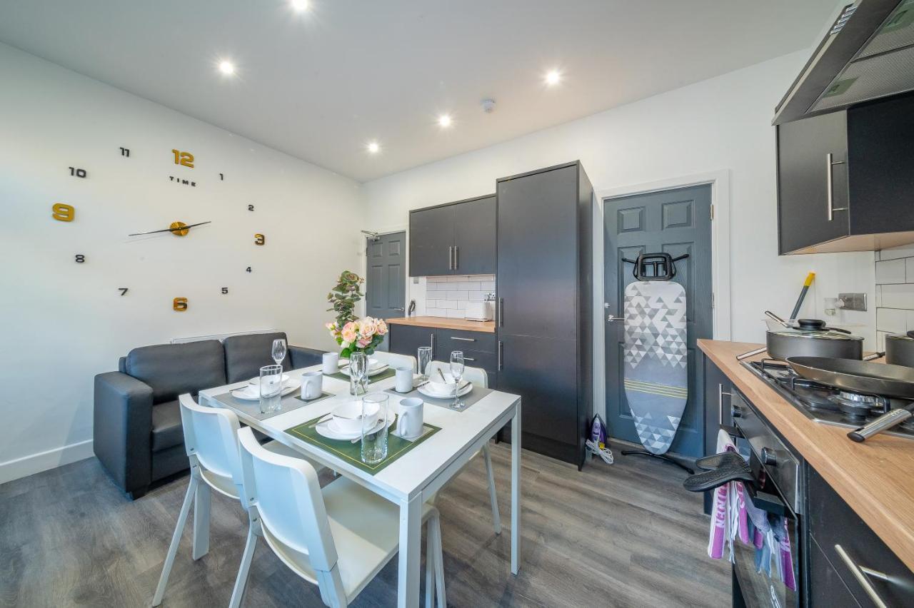 *Rc12S* For Your Most Relaxed & Cosy Stay + Free Parking + Free Fast Wifi * Leeds  Eksteriør bilde