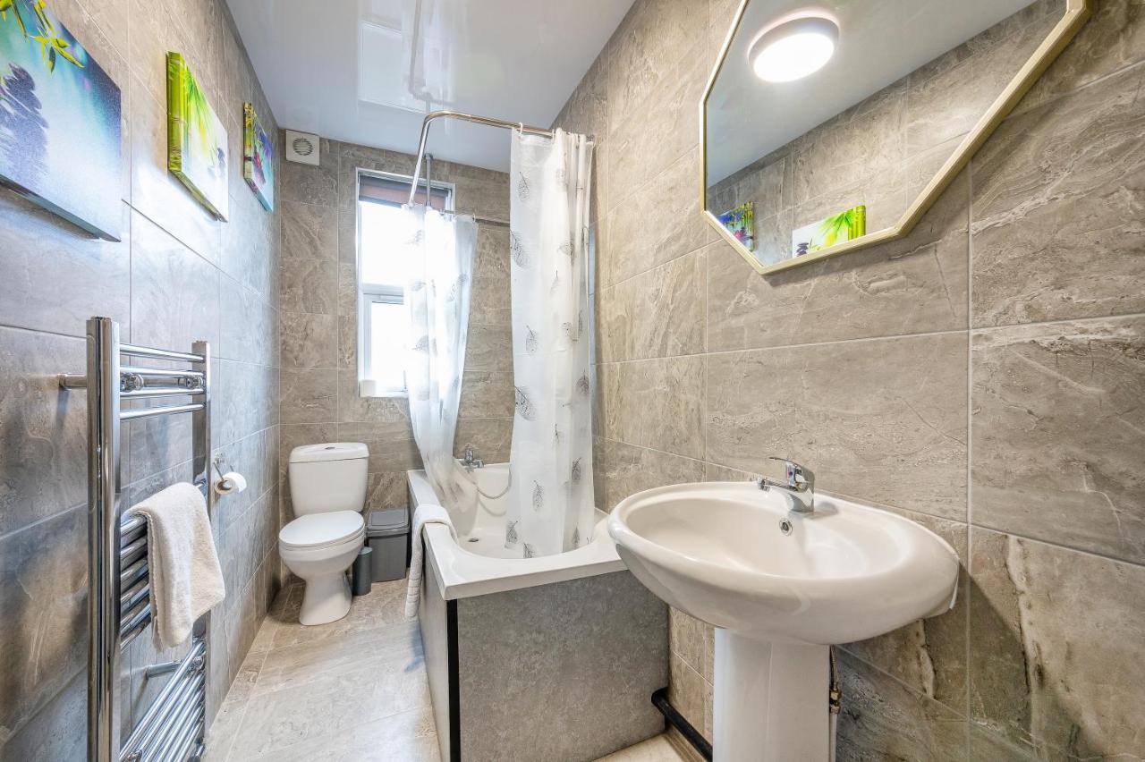 *Rc12S* For Your Most Relaxed & Cosy Stay + Free Parking + Free Fast Wifi * Leeds  Eksteriør bilde